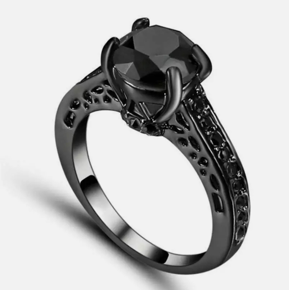 New Black Sapphire Black Gold Ring. - Picture 1 of 2